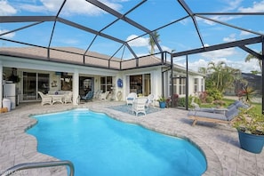 Heated pool w/lanai & canal view