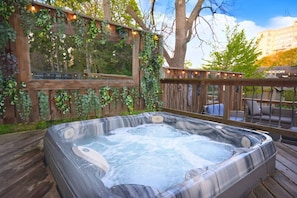 Bañera de hidromasaje al aire libre