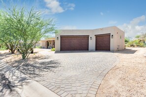 Three car garage, epoxy flooring. Water softener. 