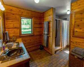 Full Bathroom w/Shower and Bathtub 