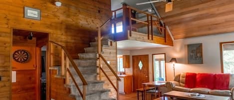 Living Room/Vaulted Ceiling 