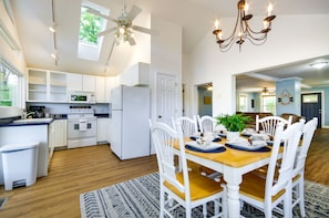 Dining Area | Dishware & Flatware Provided