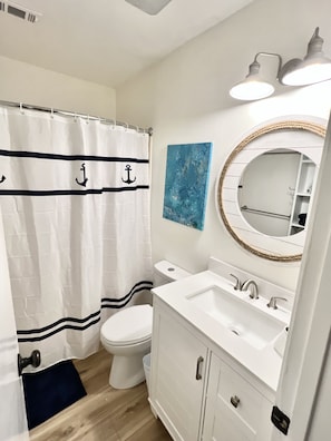 Bathroom comes with towels and Lake Life Shampoo, Conditioner and Body Soap