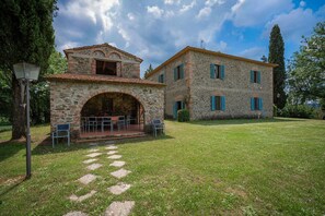 Amenities, Autumn, Building Exterior, Garden, Main Entrance, Spring, Summer