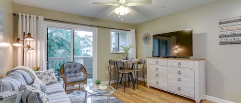 Hilton Head Island Vacation Rental | 1BR | 1BA | Staircase to Access | 588 Sq Ft