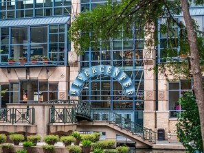 Rivercenter Mall