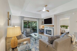 Spacious Living Room with Queen sofa sleeper and walk out to screened in patio