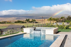 Experience the magic of Hawaii at this fantastic getaway in one of the newest communities on the big island!!