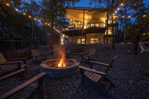 Fire Pit Retreat: Gather around the warm glow and enjoy starlit nights in nature's embrace!
