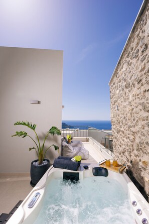 Jetted bathtub