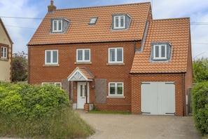 Sherborne House, Wells-next-the-Sea: An attractive three storey detached house