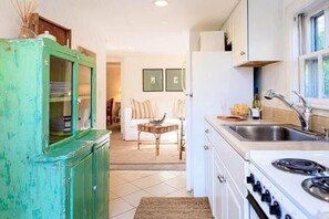 Full kitchen