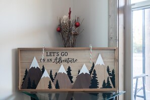 Sunny Peaks Cabin Rental (1822)