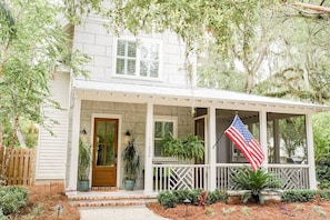 Entrance to The Live Oak Retreat.