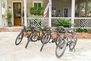 4 brand new bikes included with the property for exploring the island, biking to breakfast, or the beach! 