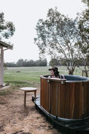 Outdoor spa tub