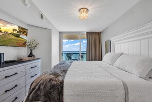 Master Bedroom w/King Bed