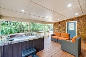 Private Deck | Hot Tub