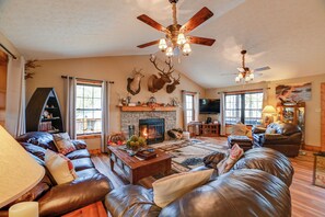 Living Room | Fireplace | Free WiFi | Single-Story Property
