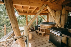 Bañera de hidromasaje al aire libre