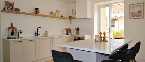 Plenty of space to cook and relax together in the well equipped kitchen
