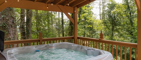 Bañera de hidromasaje al aire libre