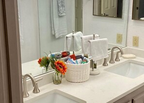 Dual vanity