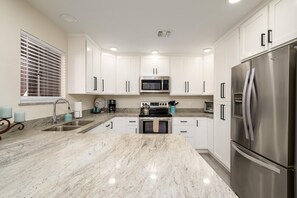 Kitchen is full equipped