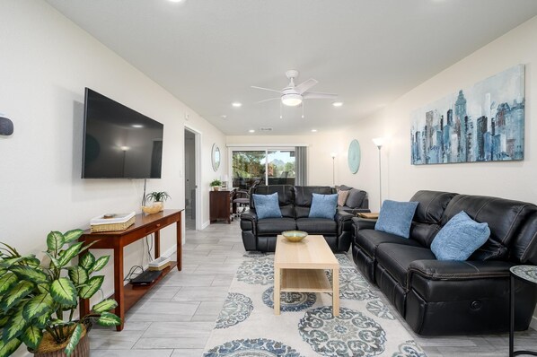 Livingroom has comfortable recliners