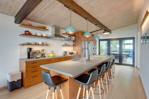 Kitchen | Coffee Maker | Espresso Machine | Dishwasher | Wine Glasses