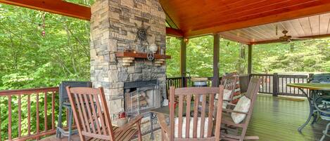 Blue Ridge Vacation Rental | 3BR | 3BA | Stairs Required | 3,100 Sq Ft
