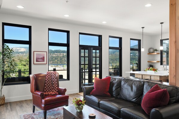 Living room with gas fireplace and sweeping views of Hood River and the gorge