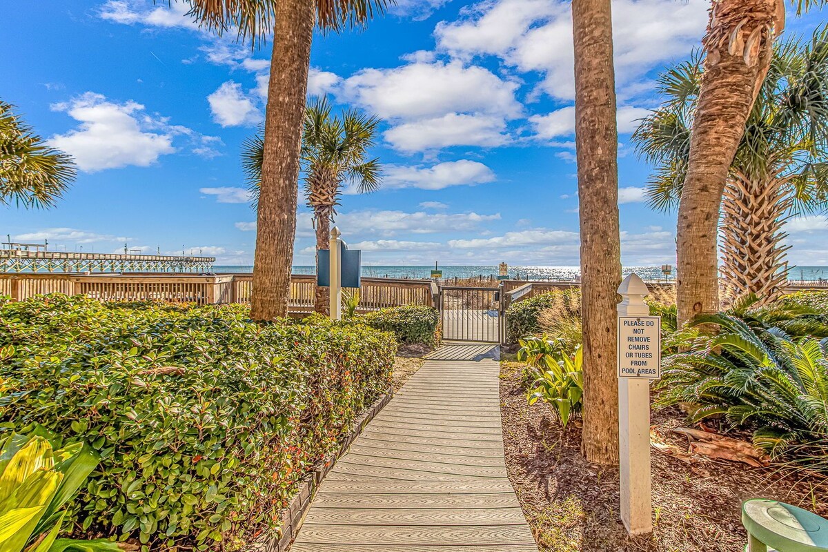 Newly Renovated Oceanfront King Suite on the Boardwalk~Prime Location!!