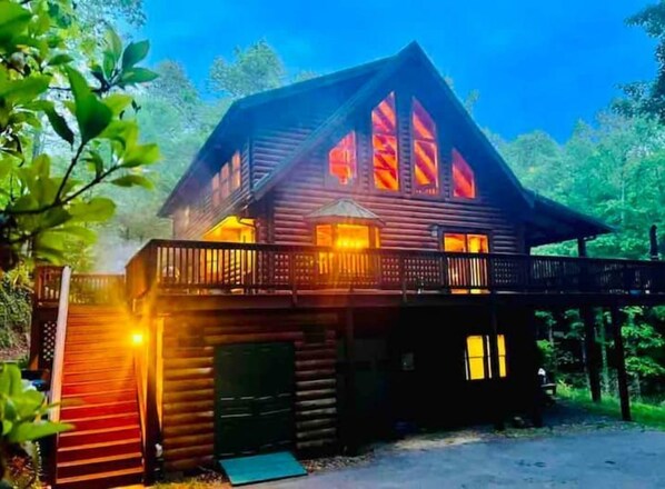 TurtleDog Cabin-Brevard!
Full flight of stairs to enter the cabin. 