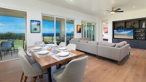 Spacious open concept living / dining room