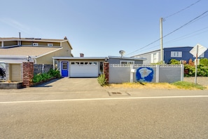 Home Exterior | Driveway Parking (2 Vehicles) | Garage Parking (1 Vehicle)