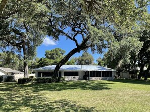 3 bedroom 2 bathroom waterfront on Lake Henderson