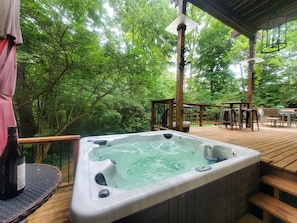 Outdoor spa tub
