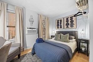 Airy studio with a plush double bed and two large windows