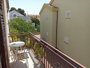 A1(4): balcon