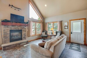 Living Room | Full Sleeper Sofa | 1st Floor | Smart TV | Fireplace