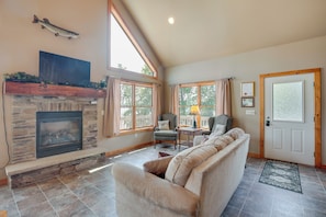 Living Room | Full Sleeper Sofa | 1st Floor | Smart TV | Fireplace