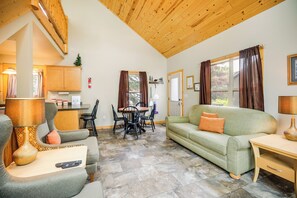 Living Room | Full Sleeper Sofa | 1st Floor | Flat-Screen TV | Fireplace