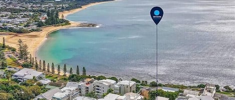 Perfect location at Moffat Headland. A short stroll to multiple beach’s, parks and restaurants.