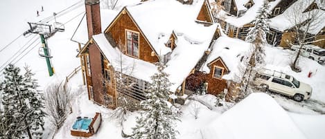 It'll be easy to hit FIRST CHAIR on powder day when you're this close to the lift! Enjoy an après soak in your private hot tub.