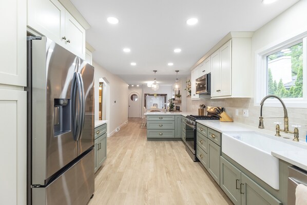 Brand new kitchen with high end finishes