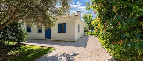 Main entrance to Blu Gem Villa