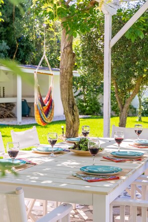 Outdoor dining area leading out to the garden