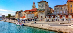 Trogir promenade, 10 min walking from the apartment