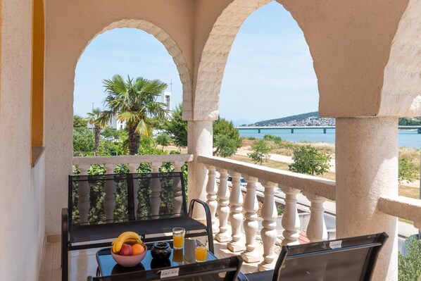 Balcony with sitting area & sea view